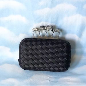 Skull Knuckle Clutch Black